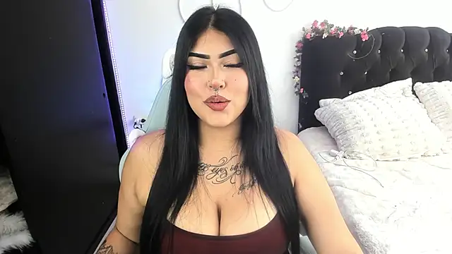 hollycute   online show from April 9, 2026, 6:46 pm