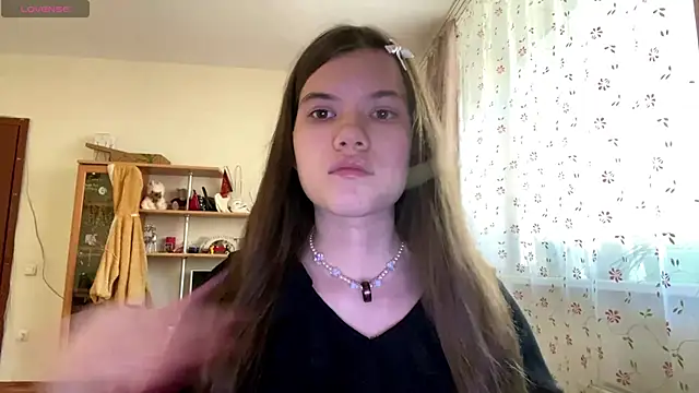 AlmetaBradicich online show from October 20, 2025, 6:03 am