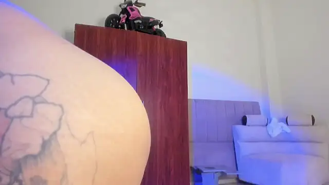 scarleth-jess online show from October 18, 2025, 7:31 am