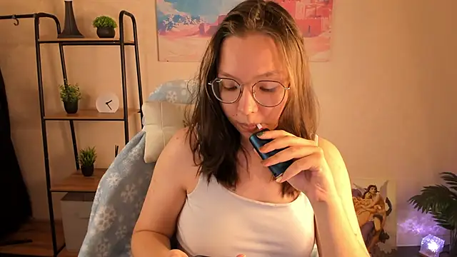 Snapshot of Nuura_Moore chatting on October 10, 2025, 1:04 am Nuura Moore online show from October 10, 2025, 1:04 am