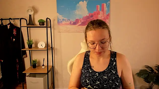 Snapshot of Nuura_Moore chatting on October 13, 2025, 12:32 am Nuura Moore online show from October 13, 2025, 12:32 am