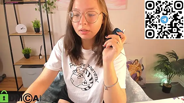 Snapshot of Nuura_Moore chatting on October 29, 2025, 12:46 am Nuura Moore online show from October 29, 2025, 12:46 am