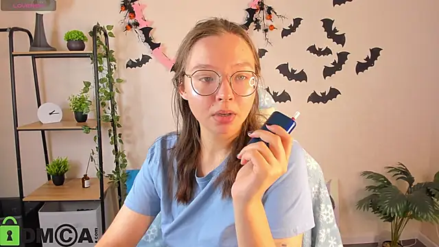 Snapshot of Nuura_Moore chatting on November 4, 2025, 12:54 am Nuura Moore online show from November 4, 2025, 12:54 am