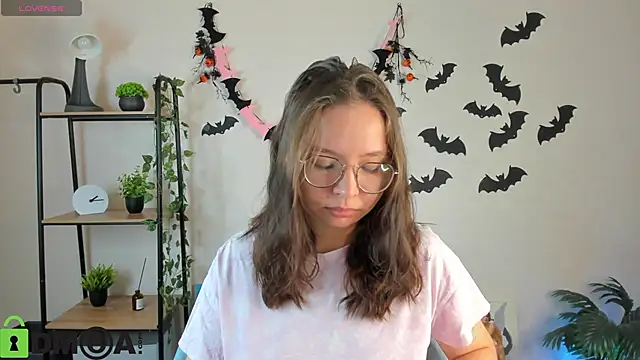 Snapshot of Nuura_Moore chatting on November 5, 2025, 12:54 am Nuura Moore online show from November 5, 2025, 12:54 am