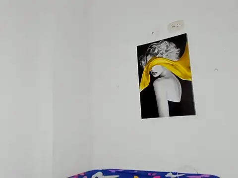 skyhot21 online show from October 8, 2025, 7:22 pm