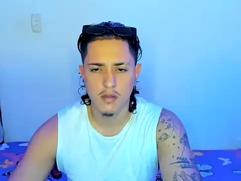 skyhot21 online show from October 11, 2025, 2:22 am