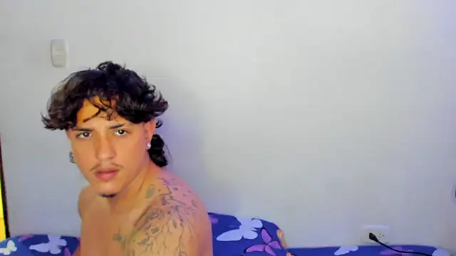 skyhot21 online show from October 15, 2025, 5:35 pm