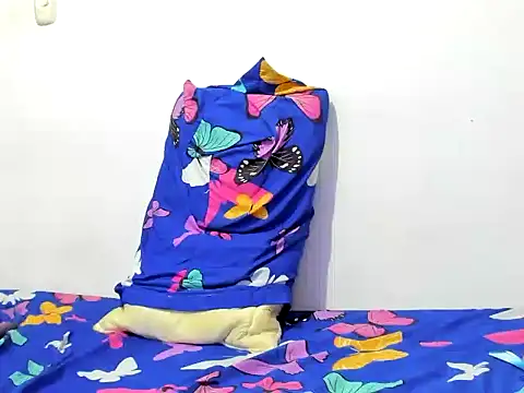 skyhot21 online show from October 18, 2025, 2:47 am