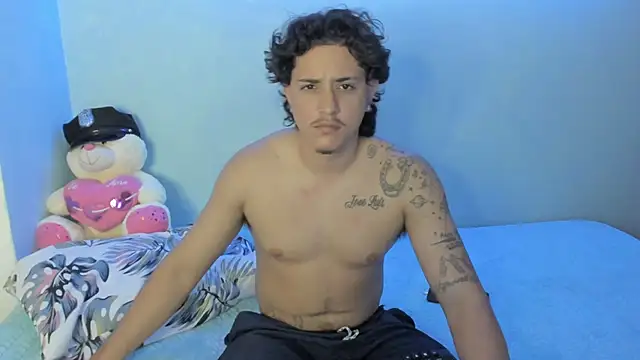 skyhot21 online show from November 19, 2025, 9:37 pm