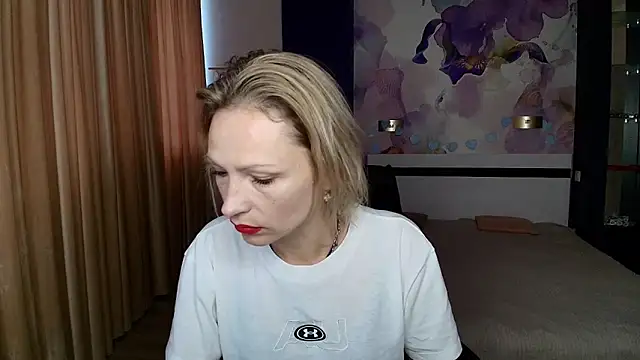 AlinaMoor online show from October 18, 2025, 5:43 am