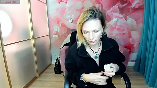 AlinaMoor online show from December 19, 2025, 6:48 pm