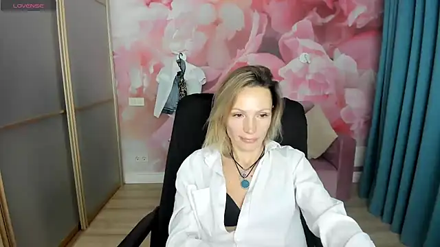 AlinaMoor online show from January 6, 2026, 5:33 am