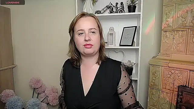 HelenFl online show from October 7, 2025, 8:22 am