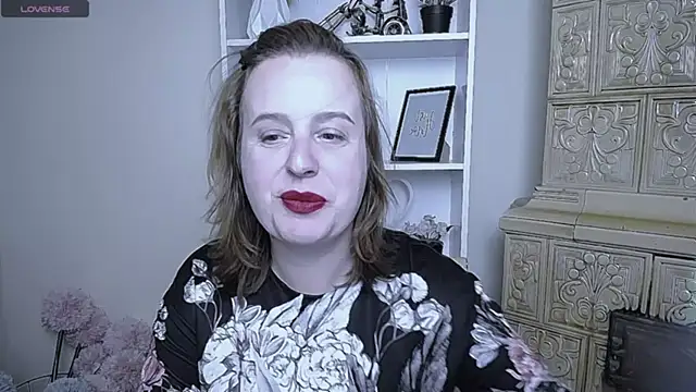 HelenFl online show from October 23, 2025, 7:07 am