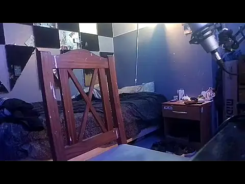 Franhugecum online show from December 3, 2025, 5:37 am