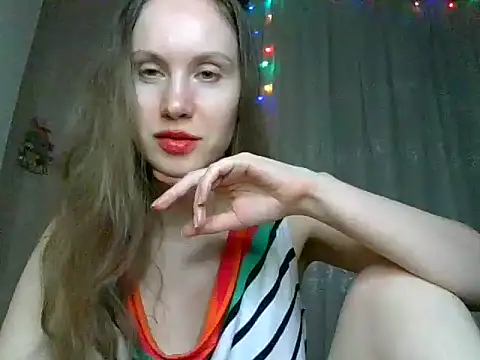 Lynirina online show from May 10, 2026, 10:37 pm