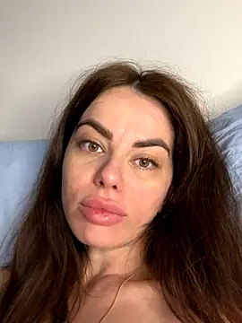 Snapshot of Bella-Flower chatting on November 3, 2025, 3:08 am Bella-Flower online show from November 3, 2025, 3:08 am