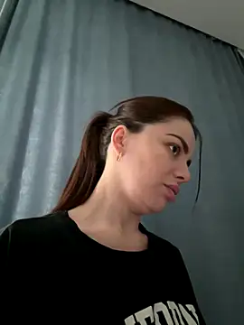 Snapshot of Bella-Flower chatting on November 5, 2025, 7:30 am Bella-Flower online show from November 5, 2025, 7:30 am