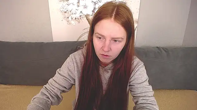 Snapshot of Evarey_ chatting on October 13, 2025, 4:23 am Evarey online show from October 13, 2025, 4:23 am