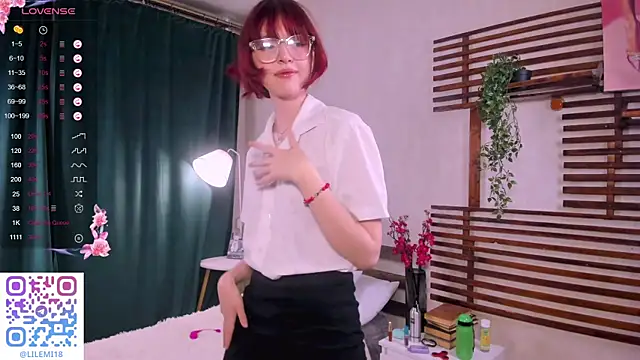  LucyStars  online show from November 4, 2025, 2:05 pm