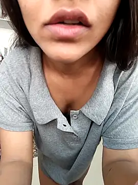 anshika0124 online show from November 22, 2025, 4:55 am