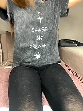 LaraVoosh online show from October 31, 2025, 9:21 am