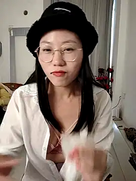 nini10052025 online show from December 4, 2025, 4:22 am