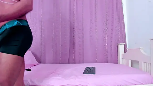 nahomy smiith online show from October 19, 2025, 5:24 pm