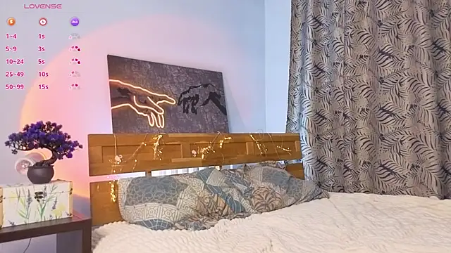 Adelin Frost online show from October 31, 2025, 4:24 am