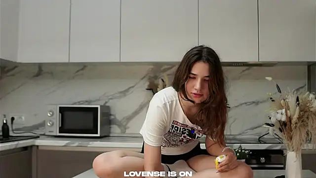 AmmieGerber online show from October 28, 2025, 1:20 am