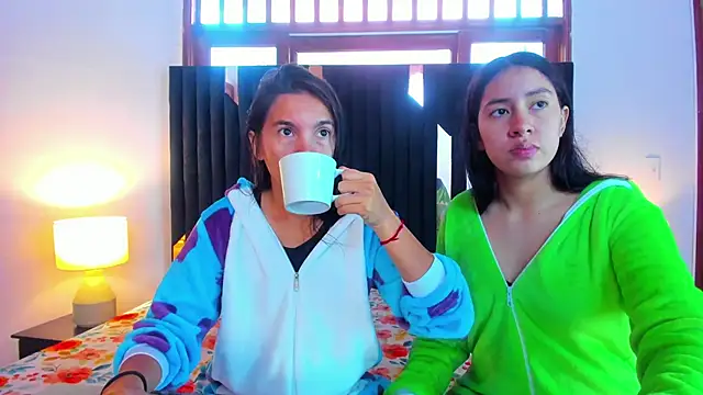 Sofy and Mia online show from October 18, 2025, 12:50 pm