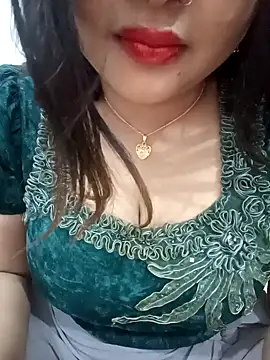 Beauty Queen Soniya online show from November 24, 2025, 4:18 pm