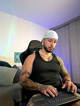 Dave-Max01 online show from November 10, 2025, 9:52 am