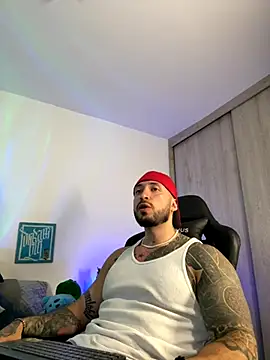 Dave-Max01 online show from November 13, 2025, 2:32 am