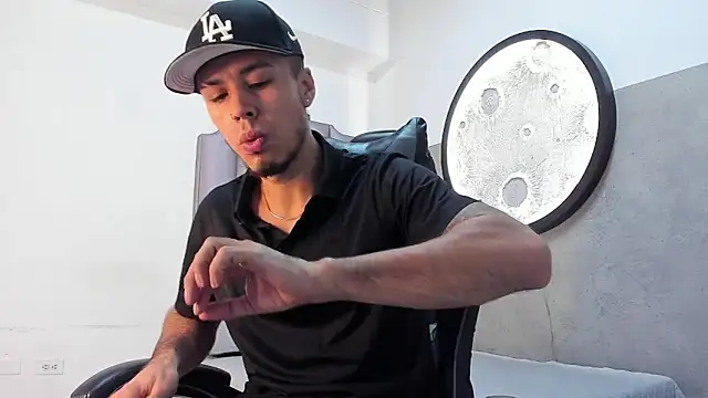 Rurik Jones online show from November 10, 2025, 12:04 pm