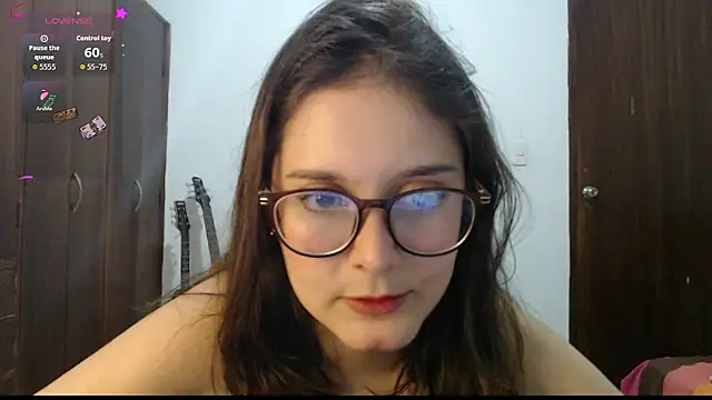 CarlaLorez online show from March 11, 2026, 4:07 am