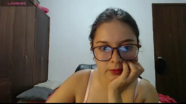 Snapshot of CarlaLorez chatting on June 23, 2026, 11:58 pm CarlaLorez online show from June 23, 2026, 11:58 pm