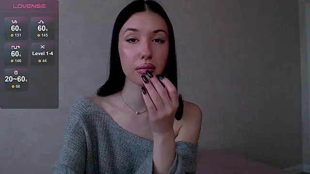 Isabella Fontana online show from October 13, 2025, 7:52 am