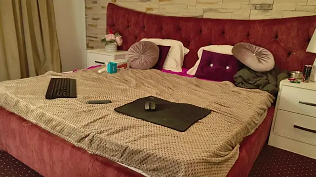 Vanessa Babe online show from October 15, 2025, 5:51 am