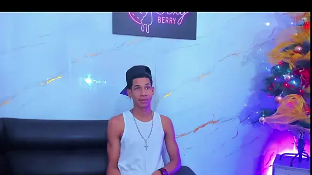 Little nicoll online show from November 28, 2025, 10:45 pm