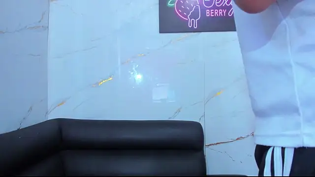 Little nicoll online show from January 6, 2026, 11:18 pm