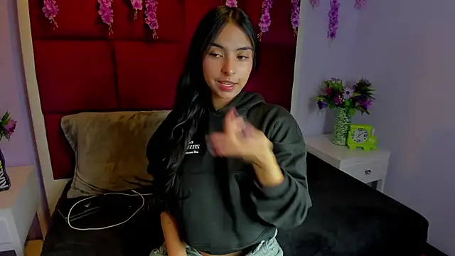  Isabella Swan online show from November 9, 2025, 2:21 am