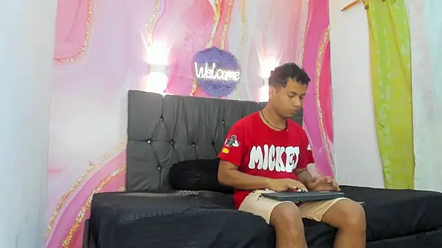 Raphael LatinBoy online show from October 16, 2025, 3:07 am