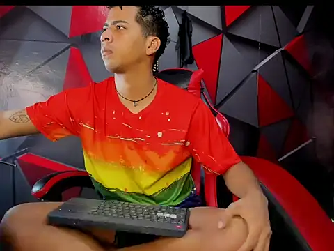 Raphael LatinBoy online show from October 21, 2025, 8:20 pm