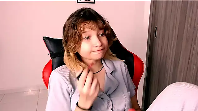 EmuOtori online show from January 14, 2026, 12:44 pm