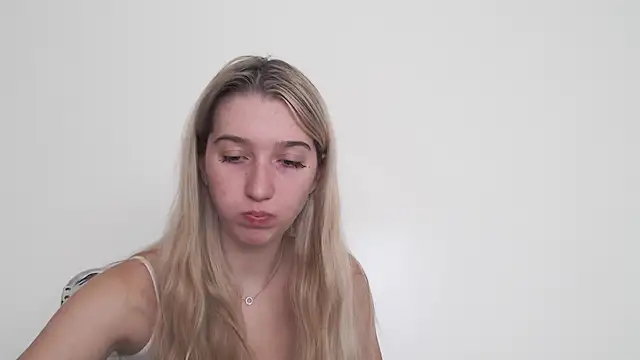 Snapshot of Lucyreeel_ chatting on October 14, 2025, 11:11 am Lucyreeel online show from October 14, 2025, 11:11 am