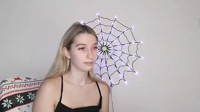 Snapshot of Lucyreeel_ chatting on October 28, 2025, 12:30 pm Lucyreeel online show from October 28, 2025, 12:30 pm