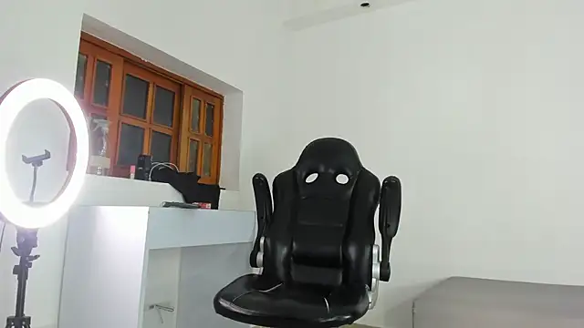 hanyel zion online show from October 20, 2025, 3:18 am