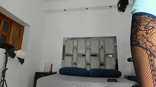 hanyel zion online show from October 31, 2025, 3:29 am