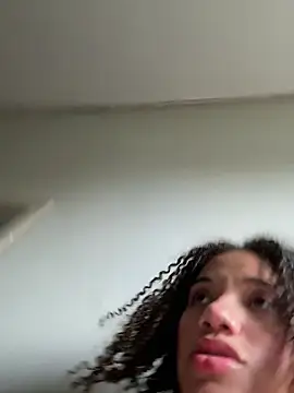 Snapshot of Bombomziin chatting on October 28, 2025, 7:38 pm Bombomziin online show from October 28, 2025, 7:38 pm